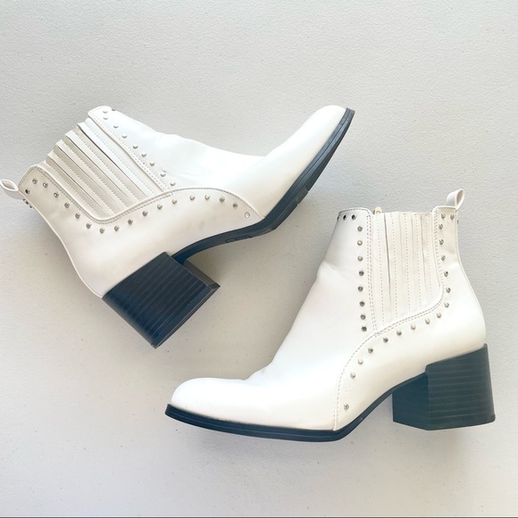 Circus by Sam Edelman Shoes - Circus by Sam Edelman White Jenna ankle Booties 8.5 boho festival cowboy boots